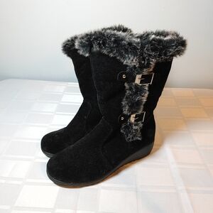 Cozy Women's Black Faux SuedebWinter Boots With Faux Fur Trim Buckles Size 9